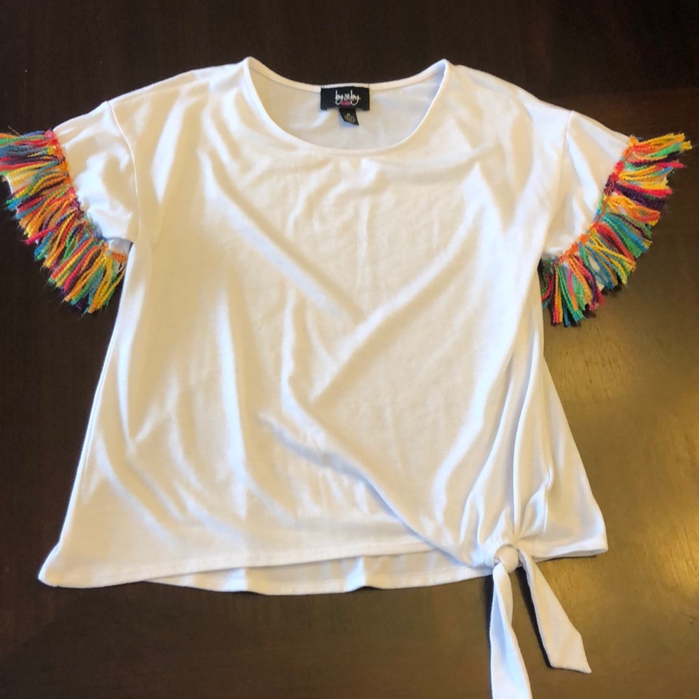 Girl’s Size M (10-12) white shirt w/fringe
